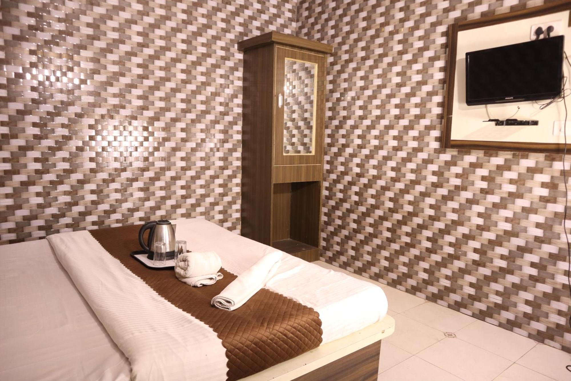 Hotel P R Palace لاكناو المظهر الخارجي الصورة